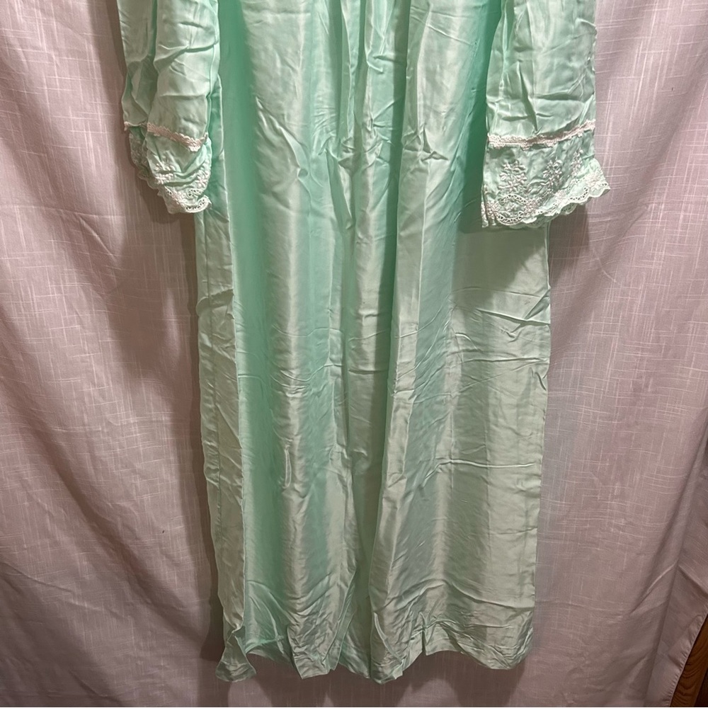Vintage Barbizon night gown - Picture 5 of 5